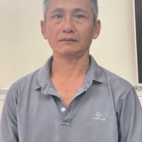 Anh Tùng 1972 chăm bệnh